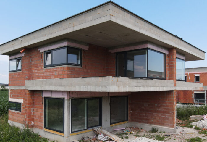 Video-Update: Dobl/Muttendorf – Hinterdorfweg 104 – Fenster eingebaut – Flachdach dicht!