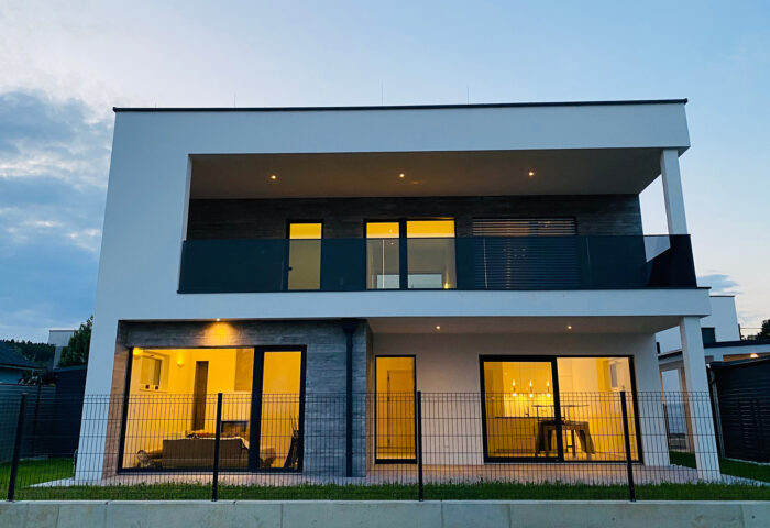 Projekt-Abschluss:  Seiersberg – Hofstättenweg 14 – Detail-Fotos der fertigen Wohnanlage (Late-Night-Edition)