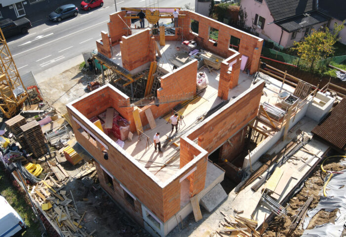 Video-Update: Fatestone-Headquarter – Drohnenvideo zum ersten aufgemauerten Obergeschoss